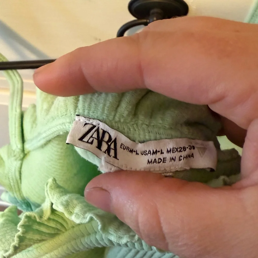 Zara Ribbed Crop Ruffle tank - Picture 2 of 3